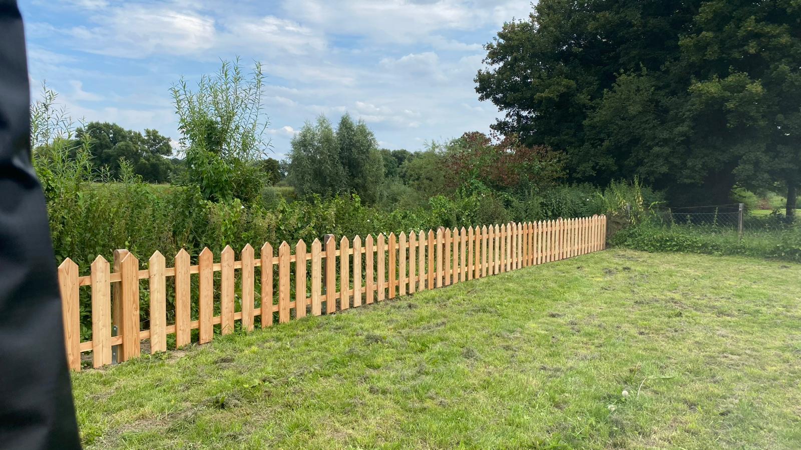 Holzterrasse mit Überdachung